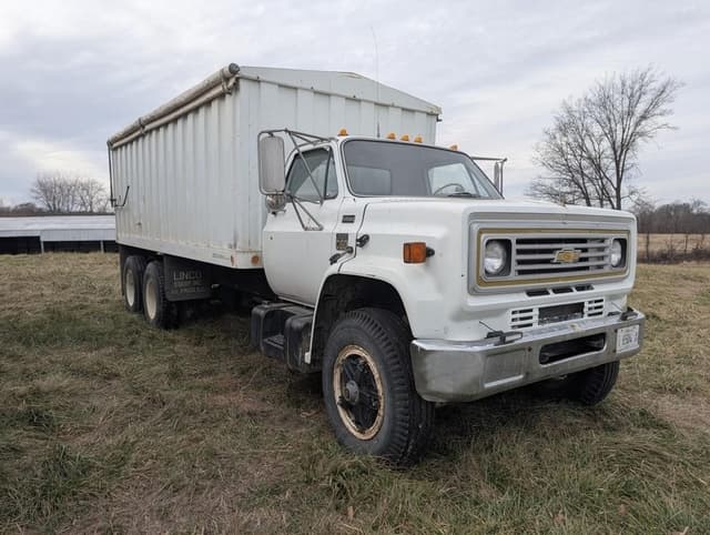 Image of Chevrolet C60 equipment image 3