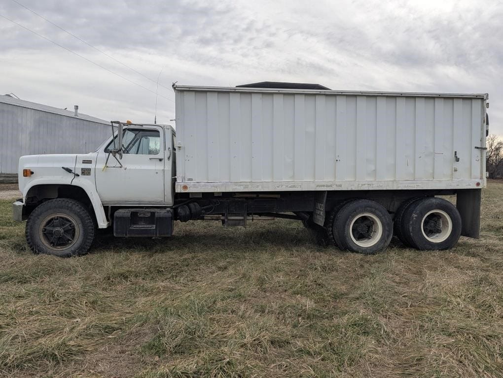 Chevrolet C60 Equipment Image0