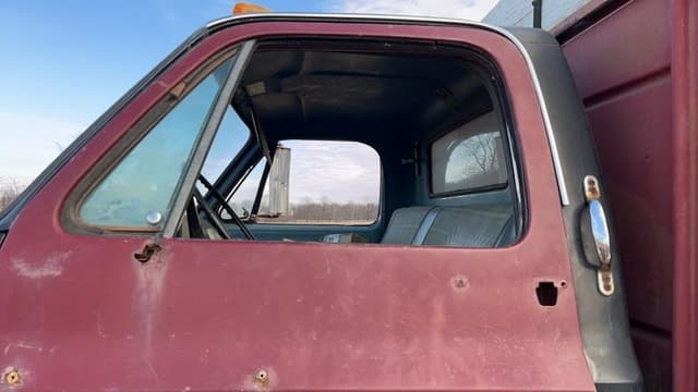 Image of Chevrolet C60 equipment image 3