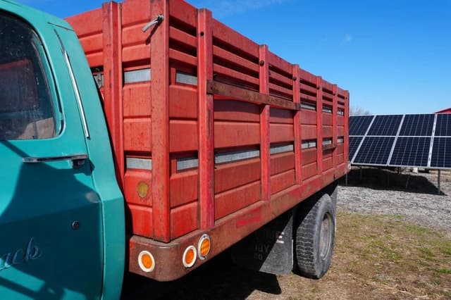 Image of Chevrolet C65 equipment image 1