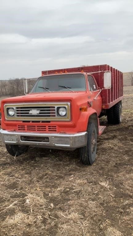 Chevrolet C65 Equipment Image0