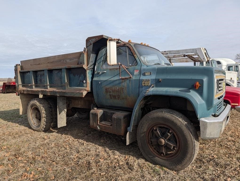 Chevrolet C65 Equipment Image0