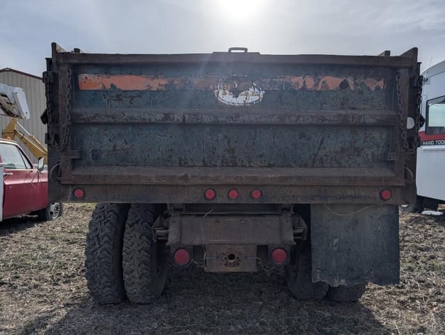 Image of Chevrolet C65 equipment image 3