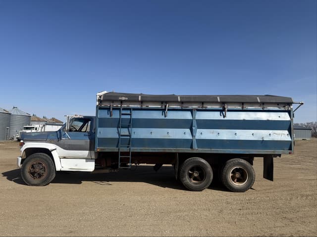 Image of Chevrolet C65 equipment image 1