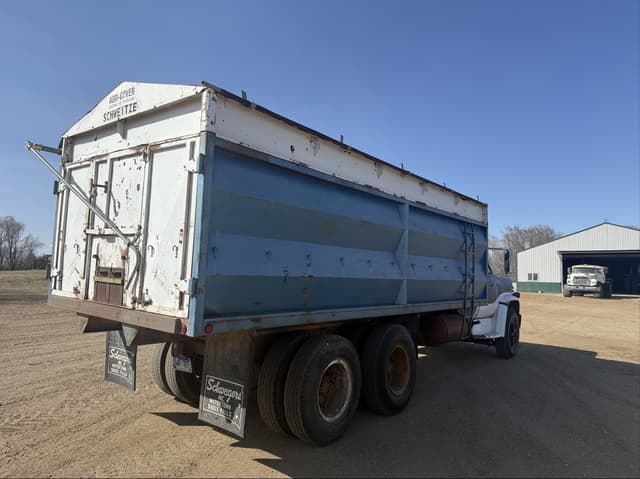 Image of Chevrolet C65 equipment image 4