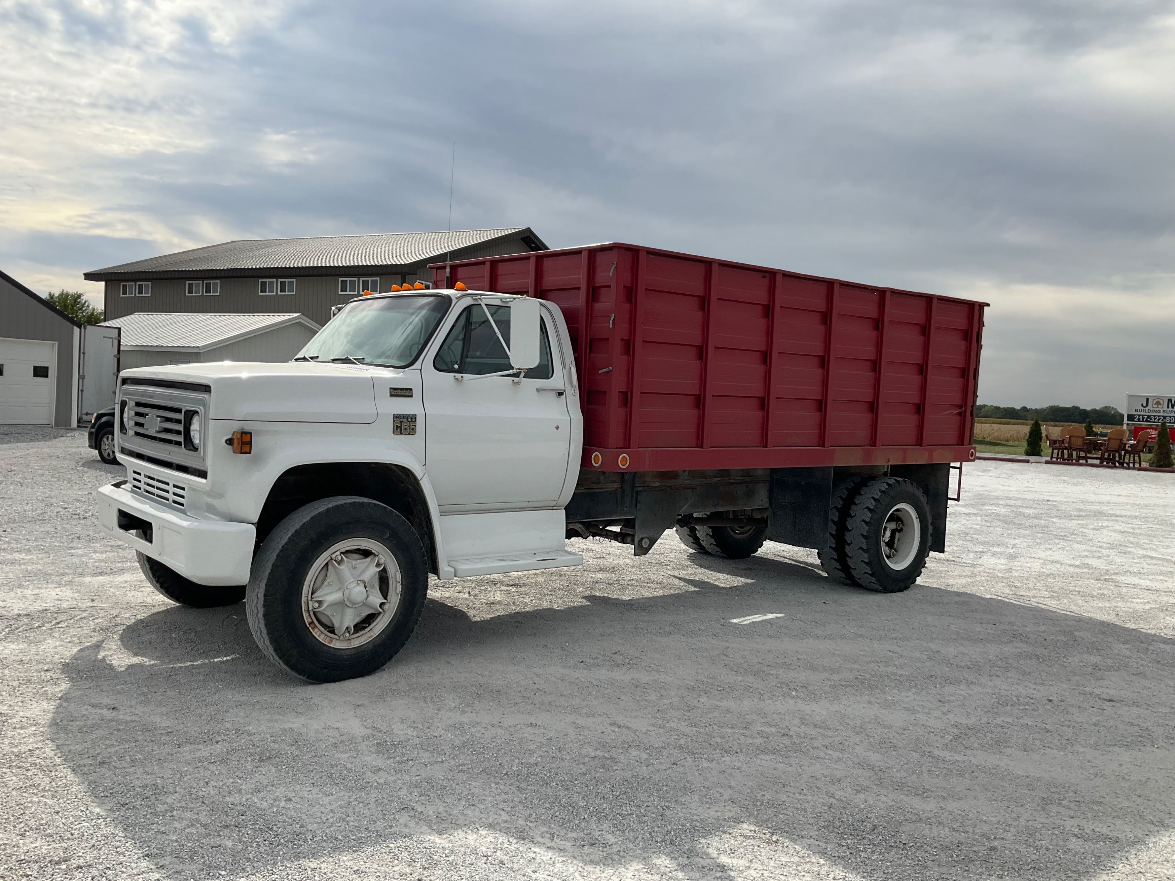 Chevrolet C65 Equipment Image0