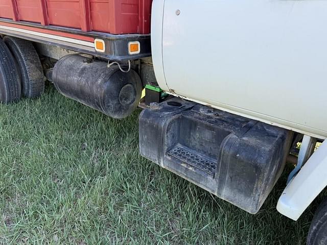 Image of Chevrolet C65 equipment image 4