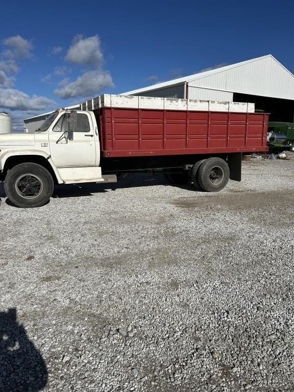 Chevrolet C70 Equipment Image0