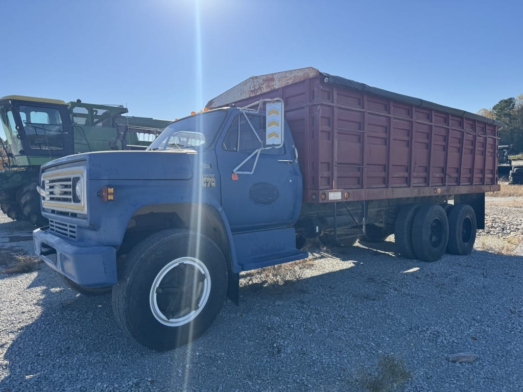 Chevrolet C70 Equipment Image0