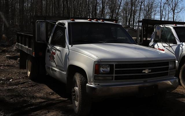 Image of Chevrolet 3500 equipment image 2