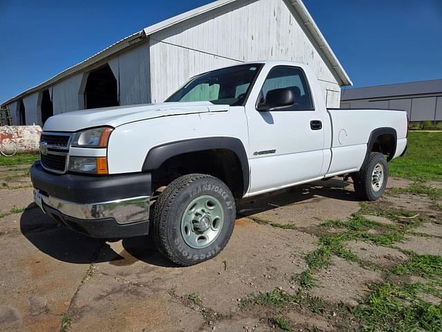 Image of Chevrolet 2500 equipment image 2