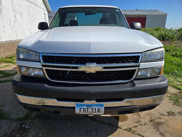 Image of Chevrolet 2500 equipment image 3