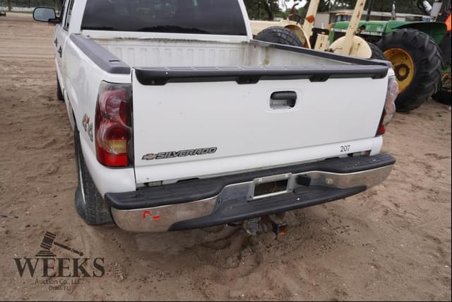 Image of Chevrolet Silverado equipment image 4