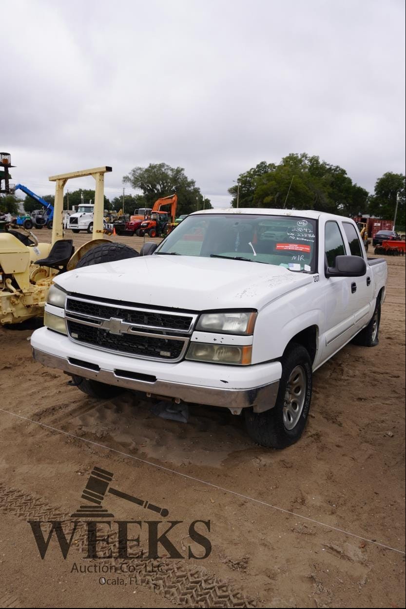 Chevrolet Silverado Equipment Image0