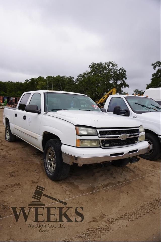 Image of Chevrolet Silverado equipment image 1