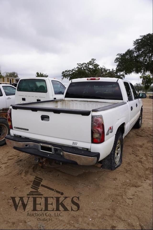 Image of Chevrolet Silverado equipment image 2