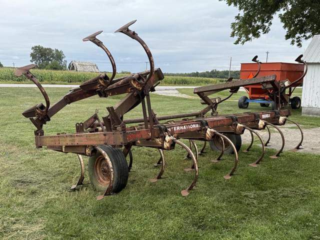 Image of International Harvester 645 equipment image 3