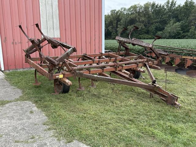 Image of International Harvester 645 equipment image 1