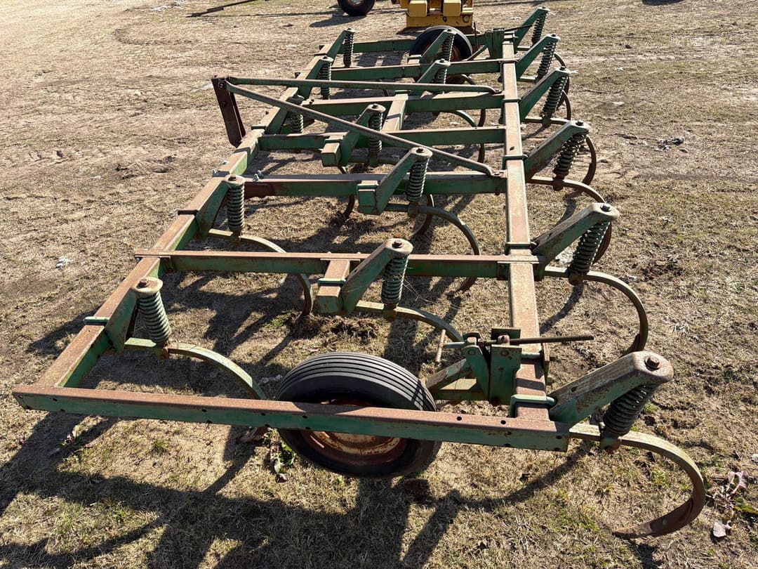 Image of John Deere 1600 Image 1