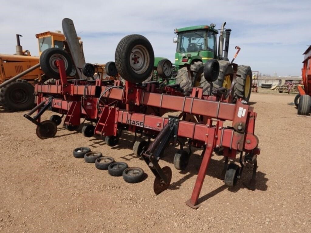 Case IH 183 Equipment Image0