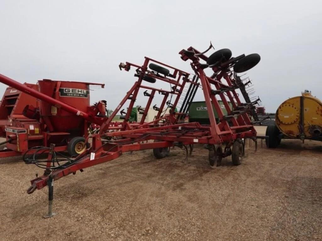 Case IH 4800 Equipment Image0