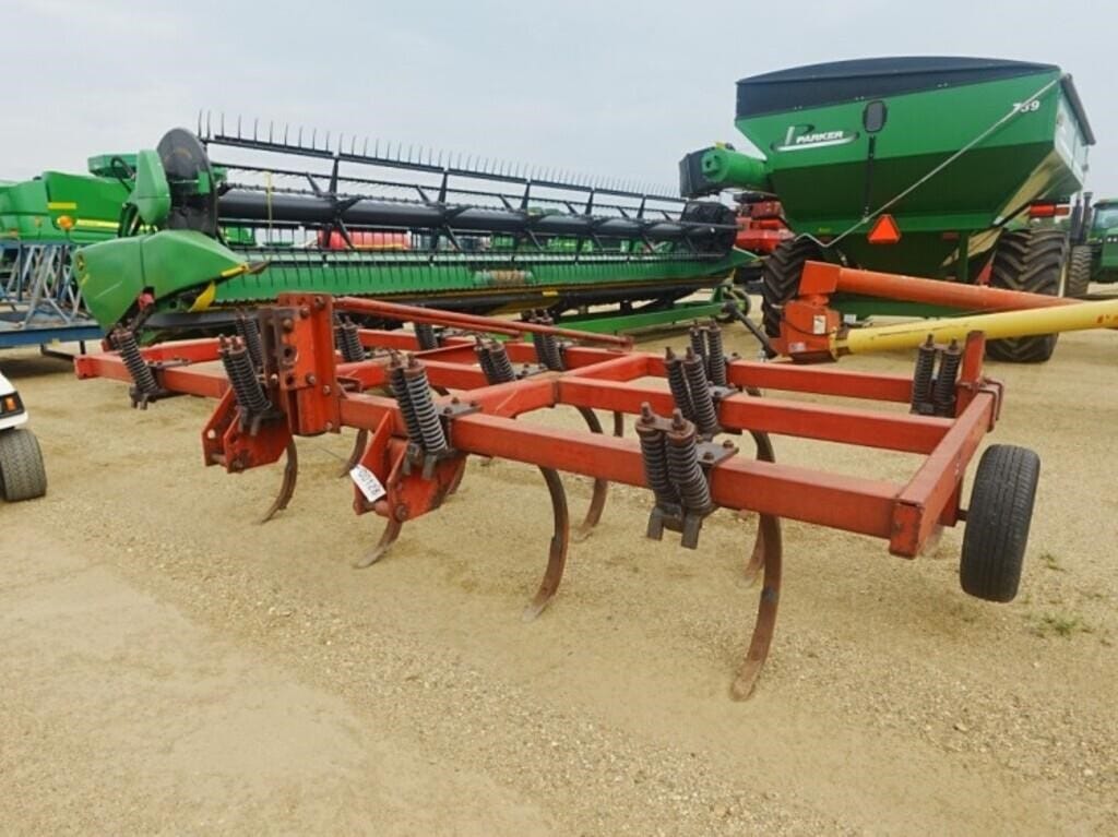 Case IH 5500 Equipment Image0
