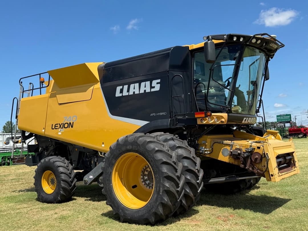 Image of CLAAS LEXION 740 Primary image