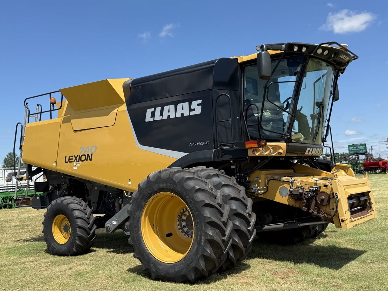 CLAAS LEXION 740 Equipment Image0
