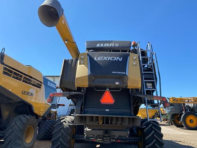 Image of CLAAS LEXION 740TT equipment image 2