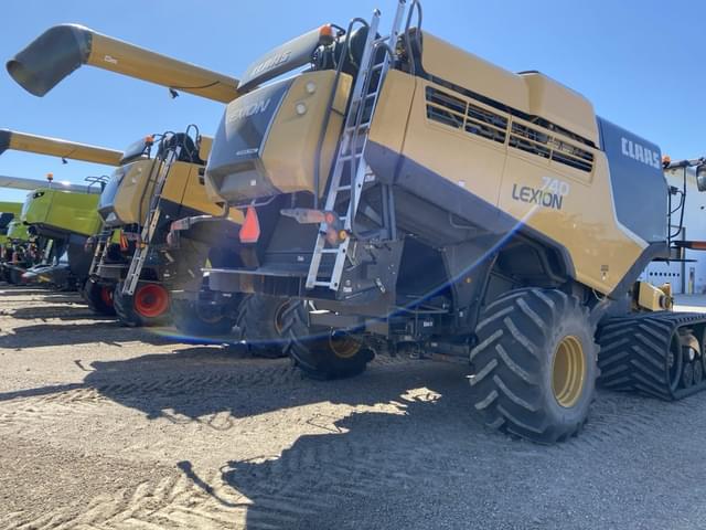 Image of CLAAS LEXION 740TT equipment image 1