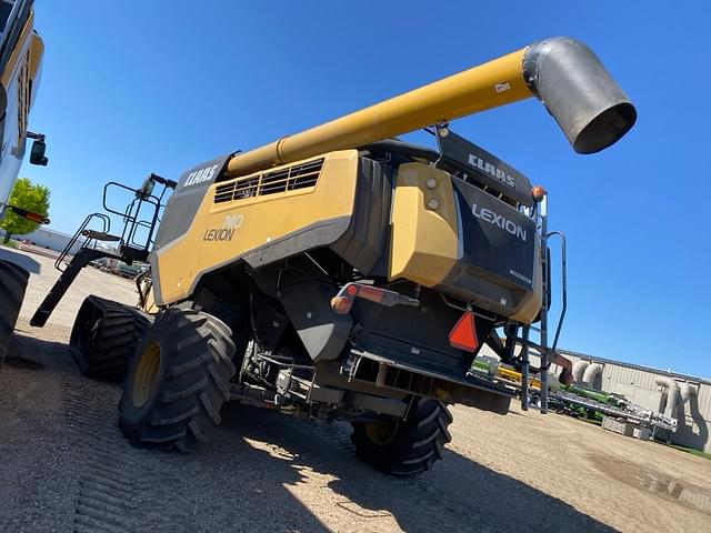 Image of CLAAS LEXION 740TT equipment image 3