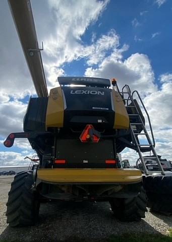 Image of CLAAS LEXION 740TT equipment image 4