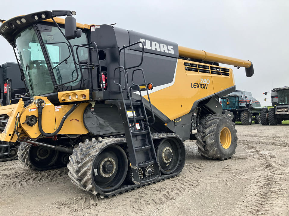 Image of CLAAS LEXION 740TT Primary Image