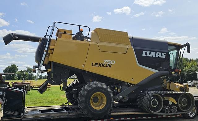 Image of CLAAS LEXION 750 equipment image 1