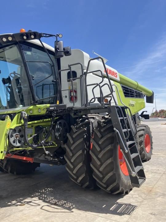 Image of CLAAS Lexion 7500 equipment image 1