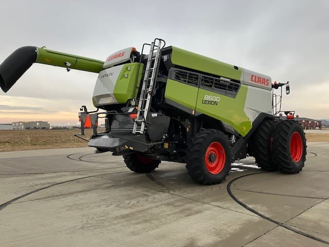 Image of CLAAS Lexion 8600 equipment image 4