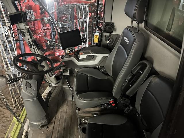 Image of CLAAS Lexion 8600 equipment image 3