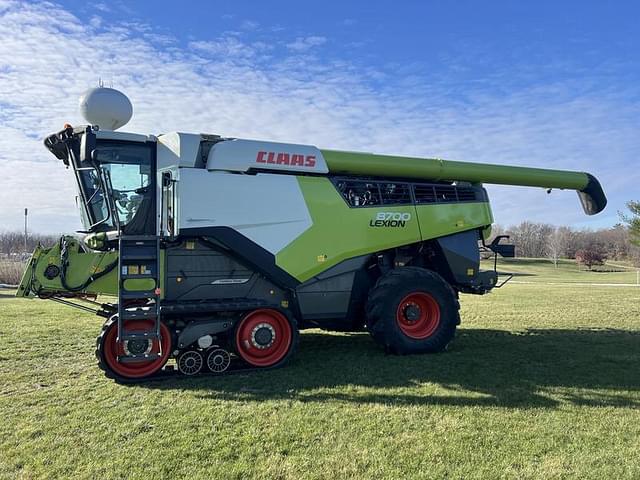 Image of CLAAS Lexion 8700 equipment image 2