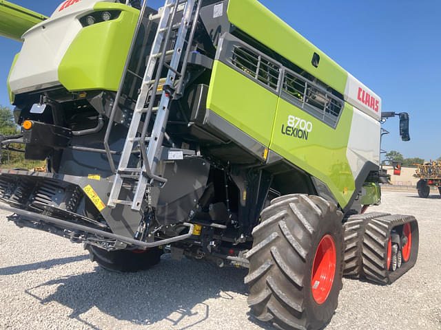 Image of CLAAS Lexion 8700TT equipment image 3