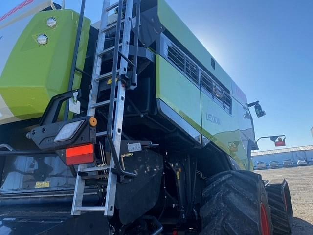 Image of CLAAS Lexion 8700TT equipment image 3