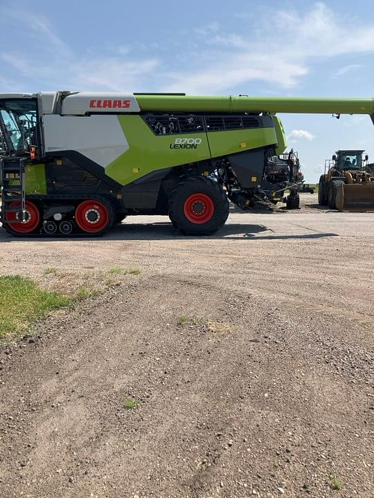 Image of CLAAS Lexion 8700TT equipment image 2