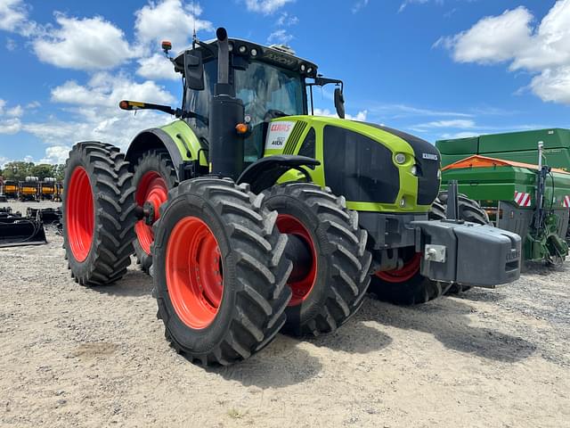 Image of CLAAS AXION 920 equipment image 1