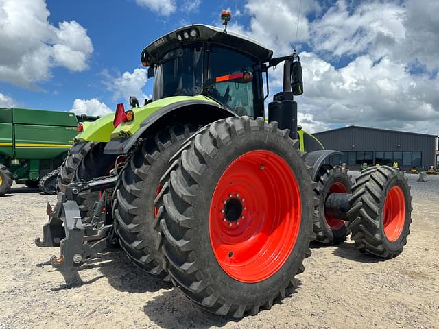 Image of CLAAS AXION 920 equipment image 2