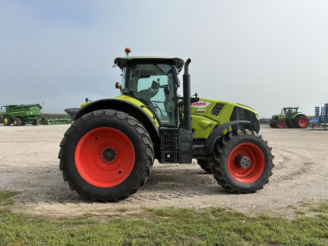 Image of CLAAS Axion 860 equipment image 3