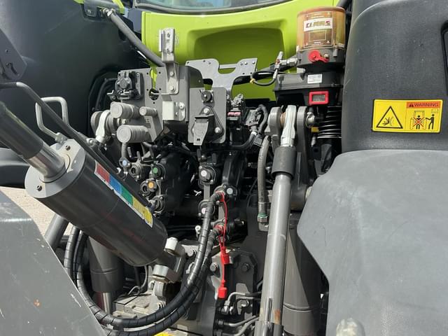 Image of CLAAS Axion 960 equipment image 4