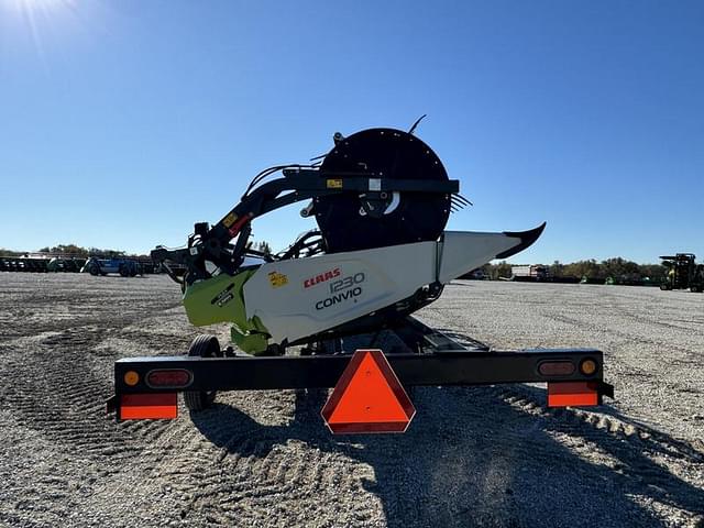 Image of CLAAS 1230 Convio equipment image 4