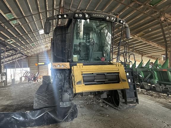 Image of CLAAS LEXION 740 equipment image 3