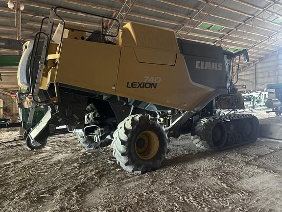 Image of CLAAS LEXION 740 equipment image 4