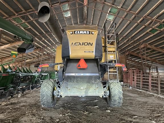 Image of CLAAS LEXION 740 equipment image 1