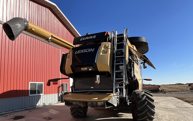 Image of CLAAS LEXION 760 equipment image 2